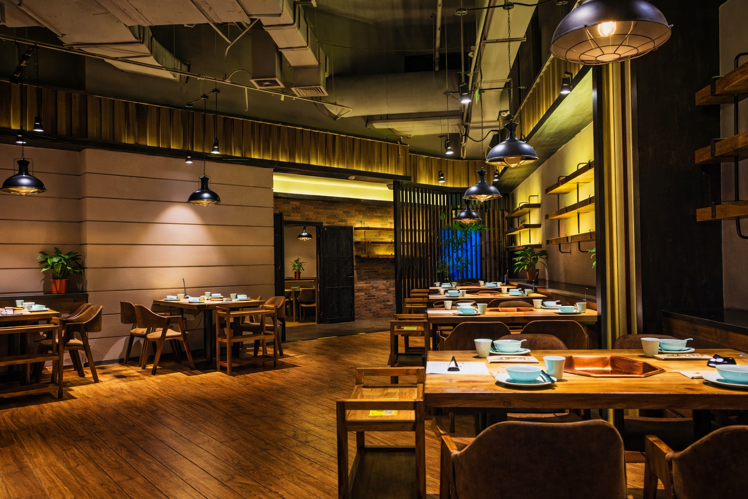 Restaurante bien iluminado